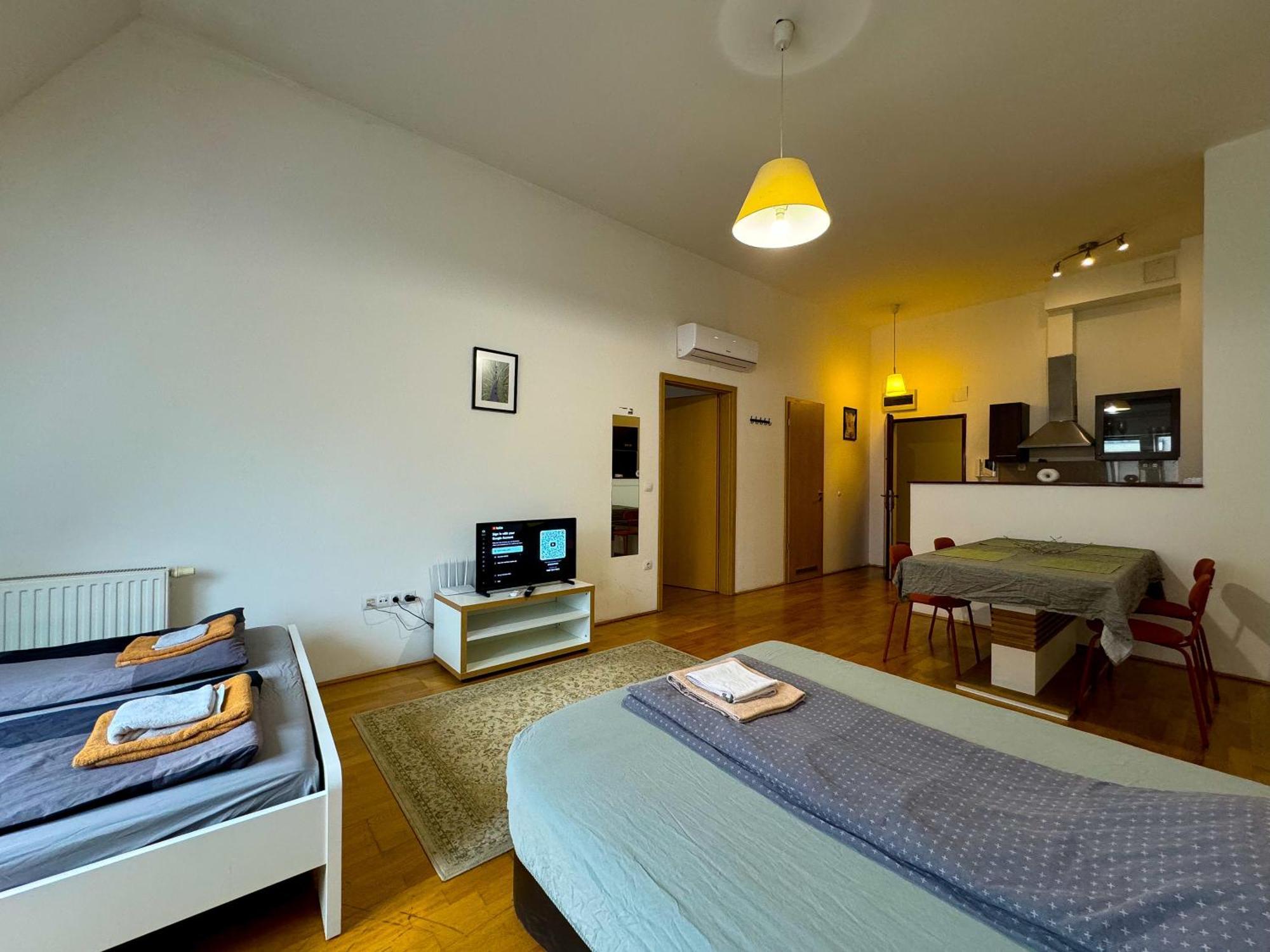 Downtown Family Apartment *